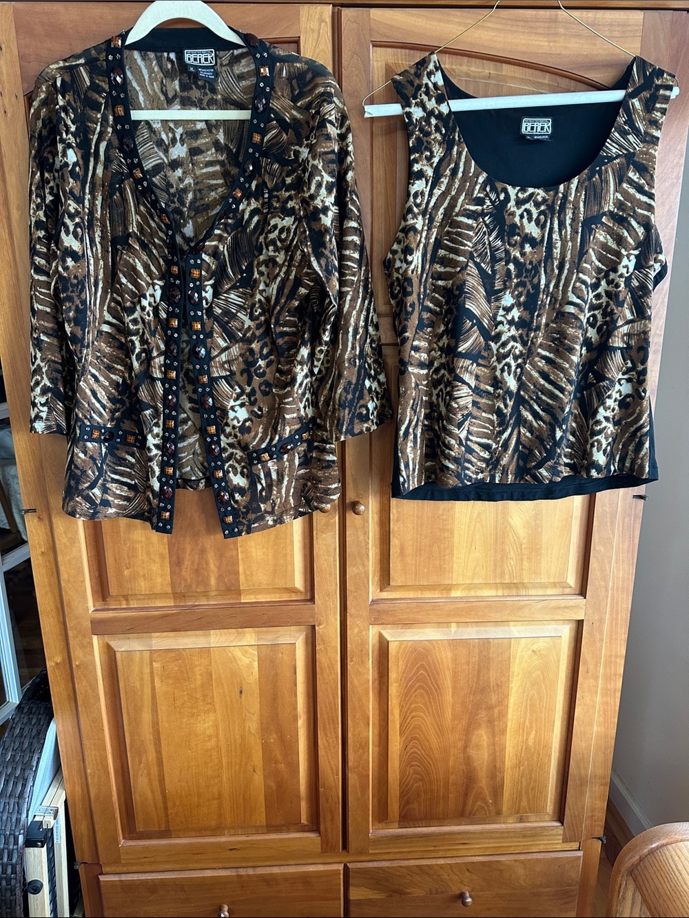 Berer Brand 2-pc Twin Set  Animal Print Tank & Cardigan with faceted beading XL